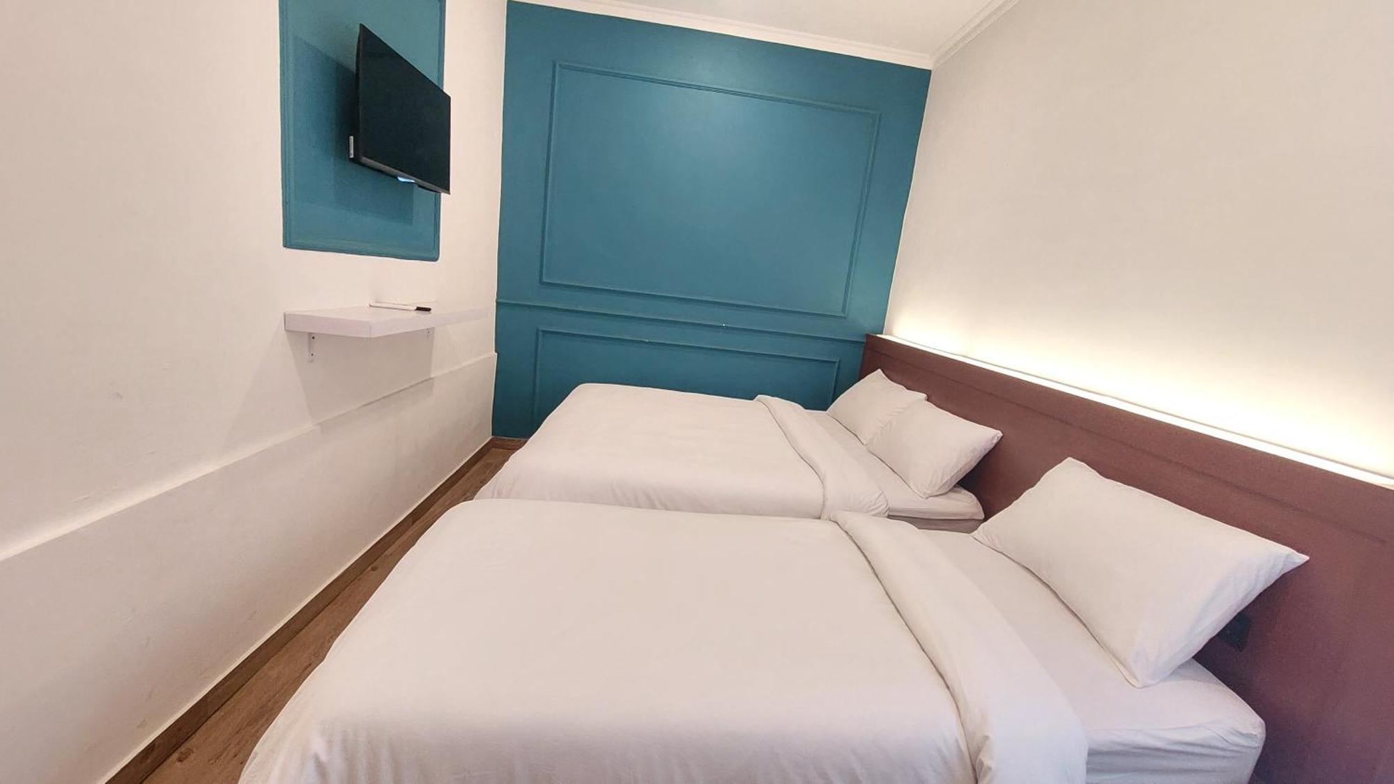 Family Room,1703571059:JPEG