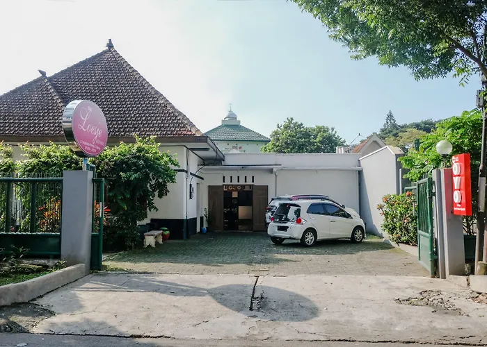 Hotel O Loesje Guest House Syariah Malang
